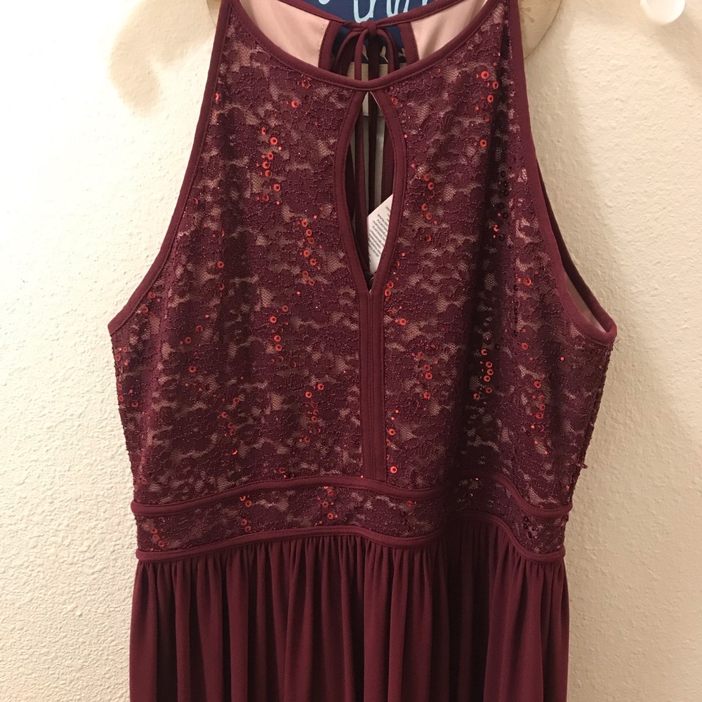 Lace Keyhole Tie Back Halter Dress
MORGAN AND CO